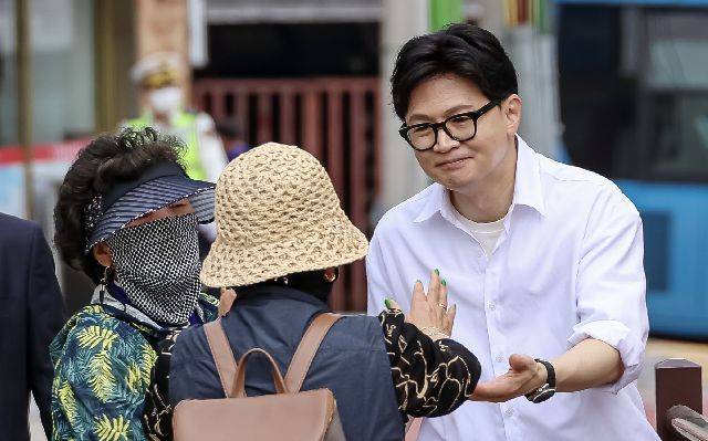 부산 북갑 국회의원 보궐선거에서 무소속 출마를 공식화 한 한동훈 전 국민의힘 대표가 지난 26일 부산 구포초에서 열린 동문운동회에 참석해 있다. 부산일보DB