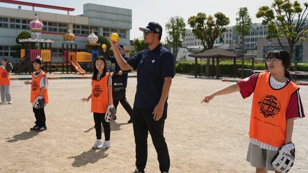KBO가 4월 29일 서울 성북초등학교에서 '2026 KBO 찾아가는 티볼교실' 첫 수업을 열었다(사진=KBO)