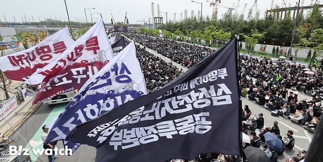 지난 5월 23일 경기 평택시 삼성전자 평택캠퍼스 앞에서 삼성전자 노동조합 공동투쟁본부의 '투명하게 바꾸고, 상한폐지 실현하자' 투쟁 결의대회가 열리고 있다./사진=이명근 기자 qwe123@