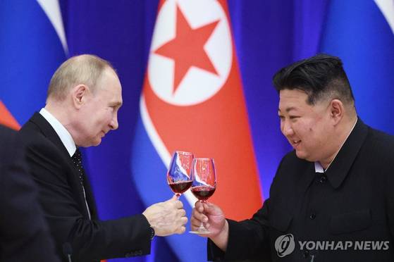 김정은 북한 국무위원장과 블라디미르 푸틴 러시아 대통령 〈사진=EPA/크렘린풀 연합뉴스〉