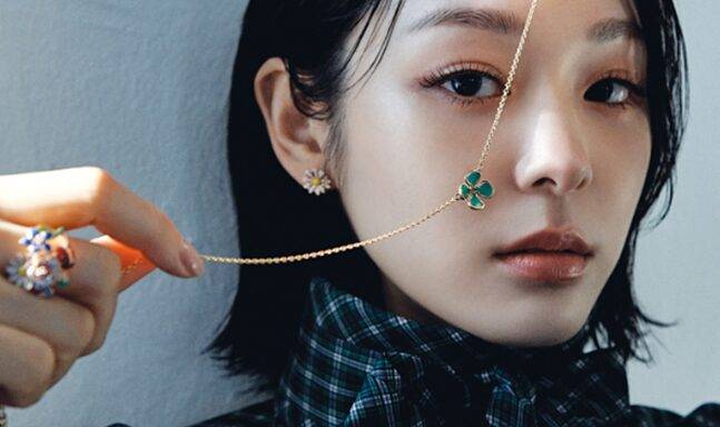 앞머리 없는 짧은 단발 스타일이 얼굴이 작고 목이 긴 김연아와 잘 어울린다. 사진=김연아 SNS