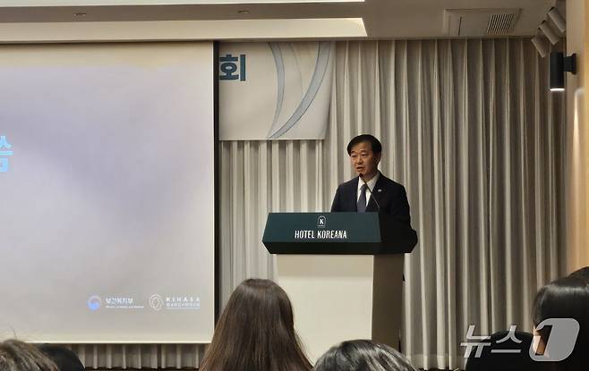 이형훈 복지부 제2차관이 30일 'AI 기본의료 제1차 전문가 정책 간담회'에서 축사를 하고 있다. 천선휴 기자