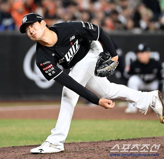 31일 대전한화생명볼파크에서 열린 KT와 한화의 경기. 역투하는 KT 스기모토. 대전=허상욱 기자wook@sportschosun.com/2026.03.31/