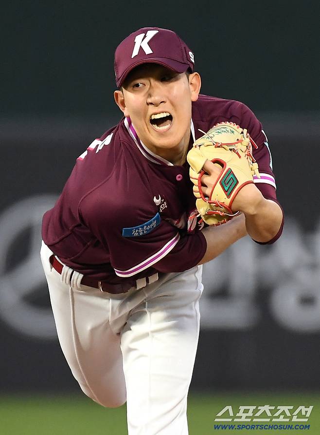 29일 부산 사직야구장에서 열린 롯데와 키움의 경기. 선발 투구하고 있는 키움 오석주. 부산=송정헌 기자songs@sportschosun.com/2026.04.29/