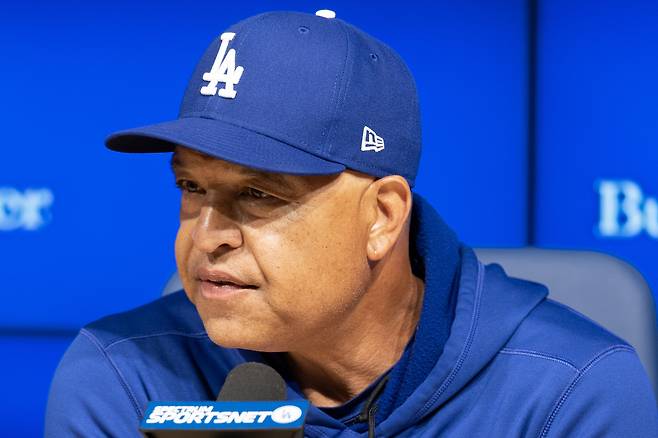 epa12863175 Los Angeles Dodgers manager Dave Roberts speaks to the media ahead of the MLB game between the Los Angeles Dodgers and Cleveland Guardians in Los Angeles, California, USA, 31 March 2026.  EPA/CHRIS TORRES







<저작권자(c) 연합뉴스, 무단 전재-재배포, AI 학습 및 활용 금지>