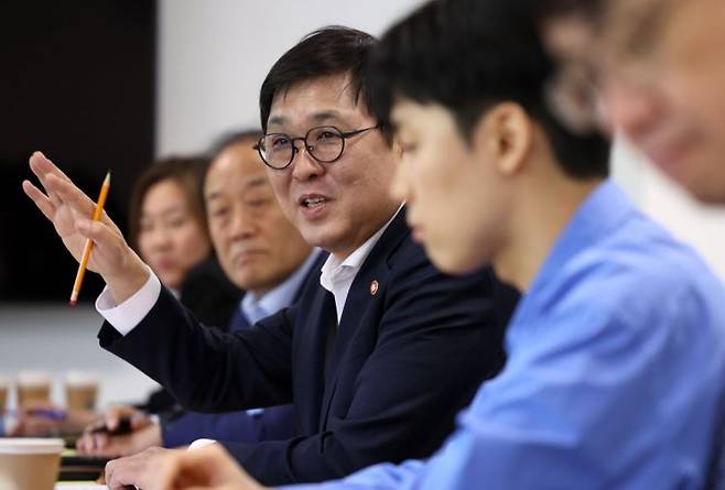 최휘영 문화체육관광부 장관이 30일 서울 종로구 국립현대민술관에서 열린 문화예술정책자문위원회 게임분과 제2차 회의에서 발언하고 있다. 문화체육관광부 제공