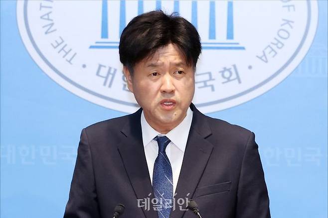 '李의 분신' 김용 배제가 가져올 파장은?…정청래 연임가도 걸림돌 될까