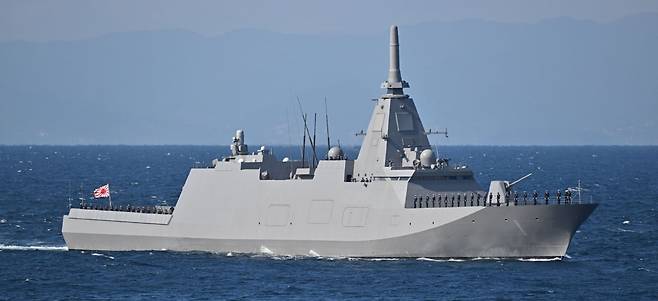 일본의 모가미급(약 4500t급) 호위함의 모습. 일본 미쓰비시중공업은 호주에 모가미급 호위함 11척을 공급하는 내용의 계약을 맺는 데 성공했다. 사진 출처 위키미디어