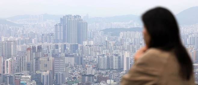 27일 서울 중구 남산에서 바라본 아파트 단지 모습. 뉴시스