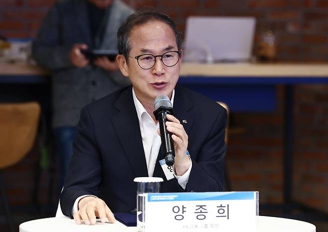 양종희 KB금융 회장이 30일 오후 서울 강남구 역삼 팁스타운에서 열린 벤처투자 활성화·모두의 창업 프로젝트 및 생산적 금융 대전환을 위한 업무협약식에서 인사말을 하고 있다. 뉴스1