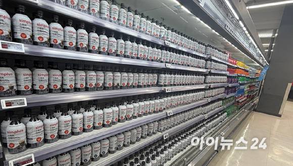 홈플러스가 자금난으로 물품 공급에 어려움을 겪으면서 매대에 PB 상품을 가득 채운 모습. [사진=아이뉴스24 DB]