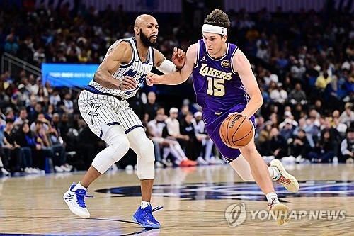 리브스 복귀 22점에도 레이커스 패배…시리즈 3-2로 쫓겨 — image 2
