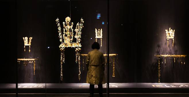 A visitor looks at an exhibition at the Gyeongju National Museum in Gyeongju, North Gyeongsang, on Oct. 27, 2025. [NEWS1]