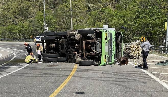 교통사고 현장. 육군 제22보병사단 제공