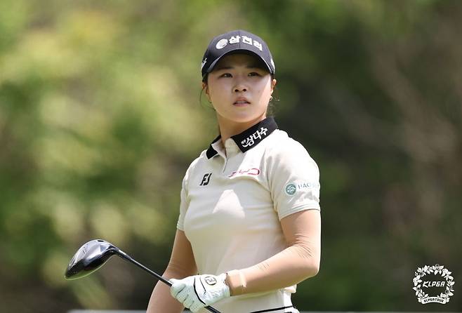30일 충북 음성군 레인보보우힐스CC에서 열린 KLPGA투어 제1회 DB 위민스 챔피언십 1라운드에서 7언더파 65타를 몰아쳐 선두에 자리한 고지원. KLPGA