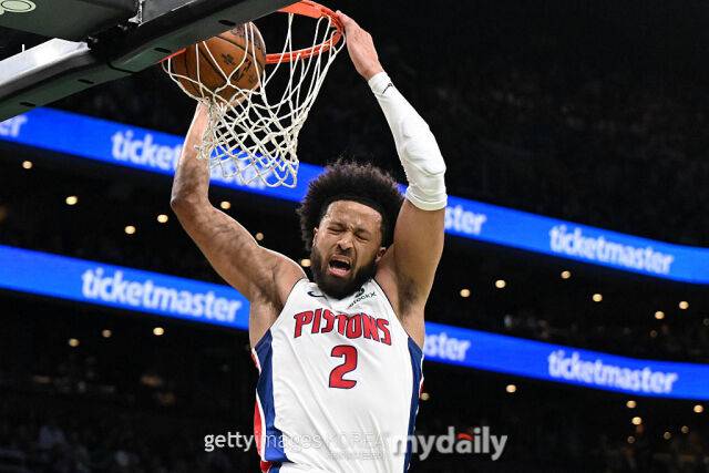 커닝햄이 30일 올랜도와 경기에서 45득점을 폭발하며 디트로이트의 승리를 이끌었다. 지난해 11월 27일 보스턴 셀틱스와 경기에서 덩크하는 커닝햄. /게티이미지코리아