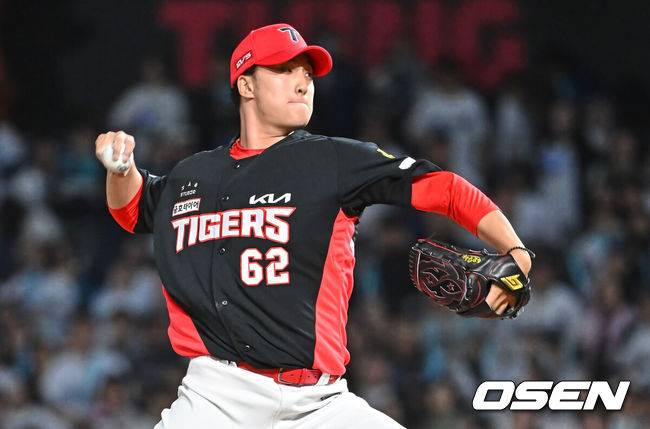 [OSEN=창원, 이석우 기자] 29일 창원NC파크에서 2026 신한 SOL KBO 리그 NC 다이노스와 KIA 타이거즈의 경기가 열렸다. 홈팀 NC는 구창모가, 방문팀 KIA는 이의리가 선발 출전했다. KIA 타이거즈 정해영이 역투하고 있다. 2026.04.29 / foto0307@osen.co.kr