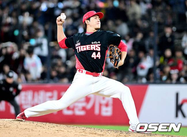 [OSEN=수원, 최규한 기자] 21일 수원 KT위즈파크에서 ‘2026 신한 SOL KBO리그’ KT 위즈와 KIA 타이거즈의 경기가 열렸다.홈팀 KT는 오원석, 방문팀 KIA는 김태형을 선발로 내세웠다. 6회말 마운드에 오른 KIA 이태양이 힘차게 공을 뿌리고 있다. 2026.04.21 / dreamer@osen.co.kr