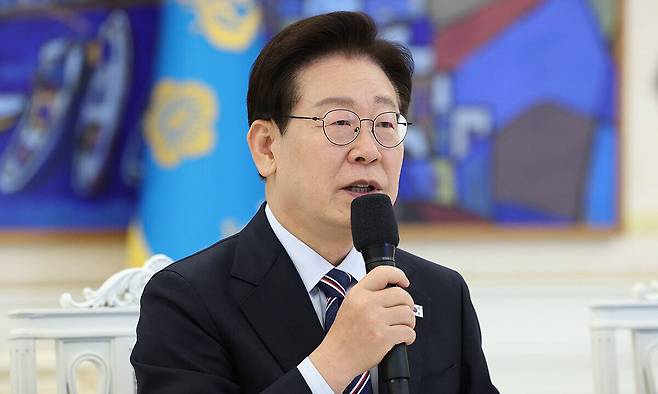 이재명 대통령이 29일 청와대에서 비교섭단체 및 무소속 의원들과 오찬에 앞서 발언하고 있다. 연합뉴스
