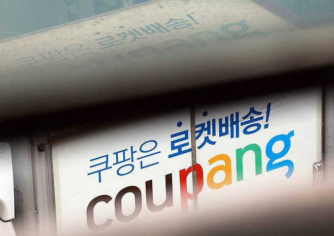 지난해 12월28일 서울 시내 한 주차장에 주차된 쿠팡 배송 차량 ⓒ연합뉴스
