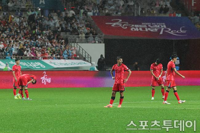 브라질전에서 대패한 한국 대표팀 / 사진=DB