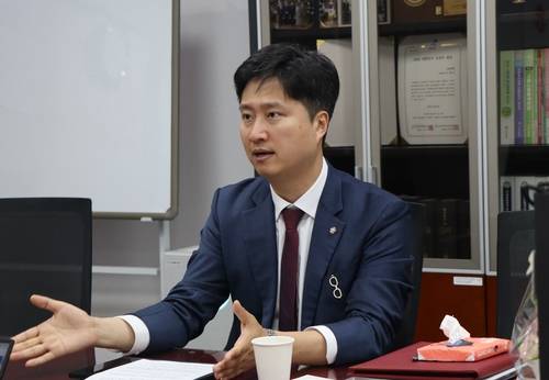국민의힘 우재준 청년최고위원국민의힘 우재준 청년최고위원이 국회 의원회관에서 연합인포맥스와 인터뷰를 하고 있는 모습.[우재준 의원실 제공, 재판매 및 DB 금지]