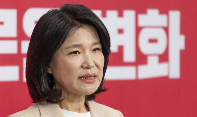 이진숙 전 방송통신위원장이 1일 서울 여의도 국민의힘 중앙당사에서 6ㆍ3 재보선 대구 달성군 선거구 공천 면접을 마친 뒤 취재진 질문에 답하고 있다. 연합뉴스