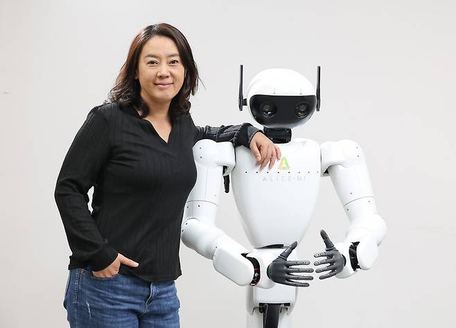 29일 오후&nbsp;경기도 안산시 한양대 에리카캠퍼스 창업보육센터에서 엄윤설 에이로봇 대표가 시사저널과 인터뷰를 마치고 사진포즈를 취하고 있다. ⓒ 시사저널 임준선