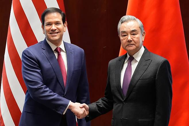 마코 루비오 미국 국무장관과 왕이 중국 외교부장 [AP 연합뉴스 자료사진]