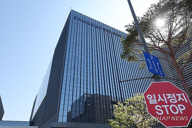 삼성바이오로직스 '전면 파업' (인천=연합뉴스) 황정환 기자 = 노동조합 전면 파업 첫째 날인 1일 오전 인천 연수구 삼성바이오로직스 공장에 적막감이 흐르고 있다. 2026.5.1 hwan@yna.co.kr