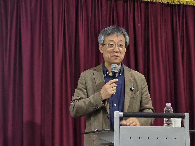 정민 한양대 명예교수가 특강하고 있다.                    사진 한성일 기자