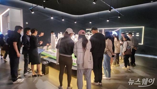 더샵관저아르테 모델하우스 내부. 사진=주현철 기자