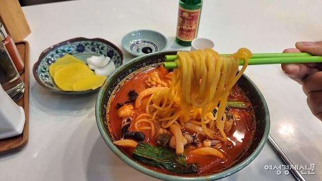 짬뽕에는 이과두주가 어울린다. /이상무 기자