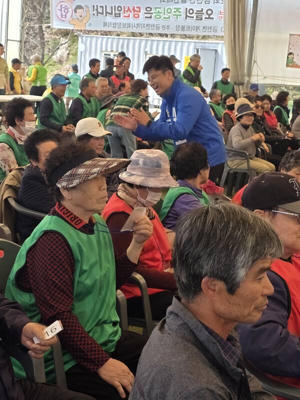 지역 활동 중인&nbsp;민주당 박호석 청도군의원 예비후보. 2026.4.30. 박호석 예비후보 제공