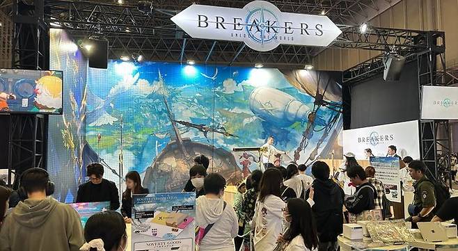 2026년 4월 26~27일 일본 도쿄에서 열린 서브컬처 페스티벌 '니코니코 초회의'에 마련된 엔씨소프트 '브레이커스: 언락 더 월드' 부스 전경. ⓒ엔씨