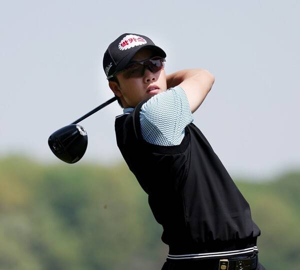 2026년 한국프로골프(KPGA) 투어 특급 대회인 대한골프협회(KGA)와 아시안투어 공동 주관하는 제45회 GS칼텍스 매경오픈 우승 경쟁에 뛰어든 송민혁 프로. 사진제공=KPGA (사진을 무단으로 사용하지 마십시오.)