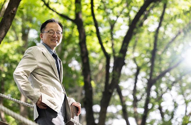 민병준 국립속초등산학교장이 봄철 등산의 계절을 맞아 지난달 29일 서울 대모산 인근에서 중앙SUNDAY와 인터뷰하고 있다. 김정훈 기자