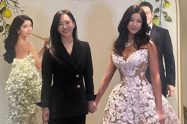 배우 박주미(왼쪽)와 정용진 신세계그룹 회장 아내인 플루티스트 한지희씨. 사진=박주미 인스타그램 계정 캡처