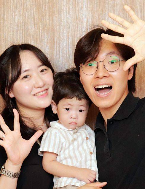 최명온 장혜수 부부가 지난해 8월 은호의 500일을 기념해 촬영한 가족사진. 부부 제공