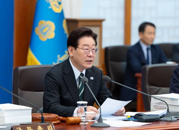 ▲ 이재명 대통령이 4월28일 청와대에서 열린 국무회의 겸 비상경제점검회의에서 발언하고 있다. 사진=청와대