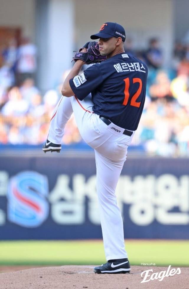 1일 삼성전에서 투구하고 있는 에르난데스. 사진=한화 제공