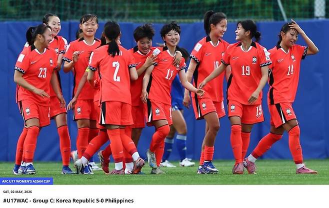 [서울=뉴시스] 필리핀에 5-0 대승을 거둔 한국 여자 17세 이하(U-17) 대표팀 선수단. (사진=AFC 홈페이지 캡처) 2026.05.02. photo@newsis.com *재판매 및 DB 금지