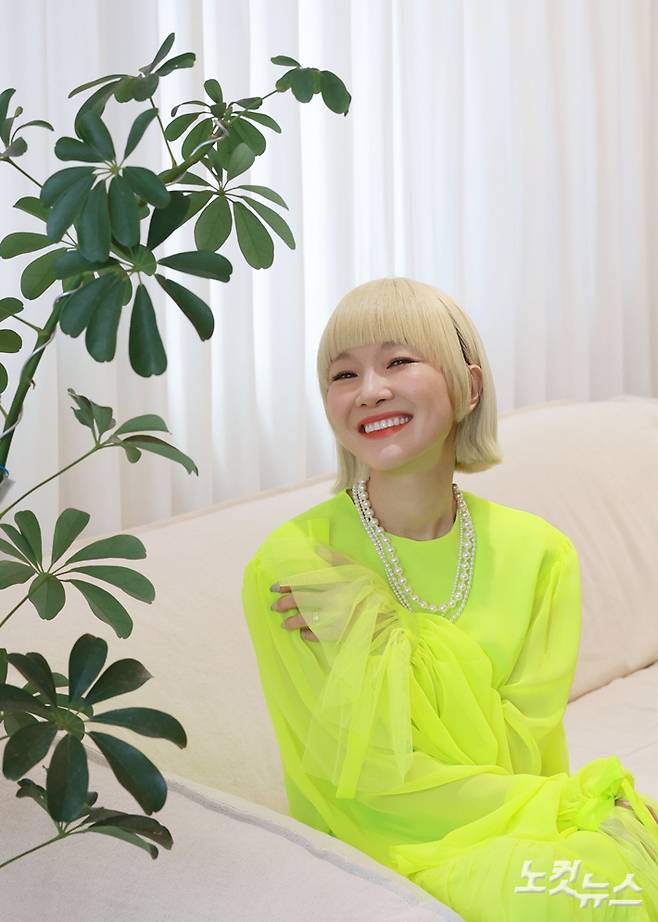 CBS노컷뉴스는 지난달 17일 오후 서울 종로구의 한 갤러리에서 자두를 만났다. 류영주 기자