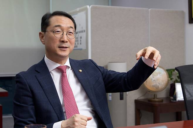 ​국회 외교통일위원회 야당 간사인 김건 국민의힘 의원이 4월29일 국회 의원회관에서 시사저널과 인터뷰를 하고 있다. ⓒ시사저널 이종현
