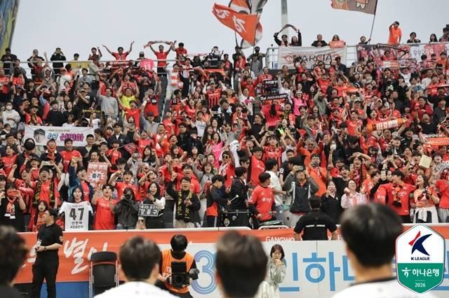 강원FC 팬들. /사진=한국프로축구연맹 제공