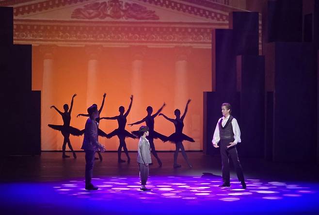 서울예술단 '나빌레라' 리허설 장면 (서울=연합뉴스) 임순현 기자 = 2일 오후 서울 예술의전당 CJ토월극장에서 열린 서울예술단의 '나빌레라' 최종 리허설 장면. 2026.05.02 hyun@yna.co.kr
