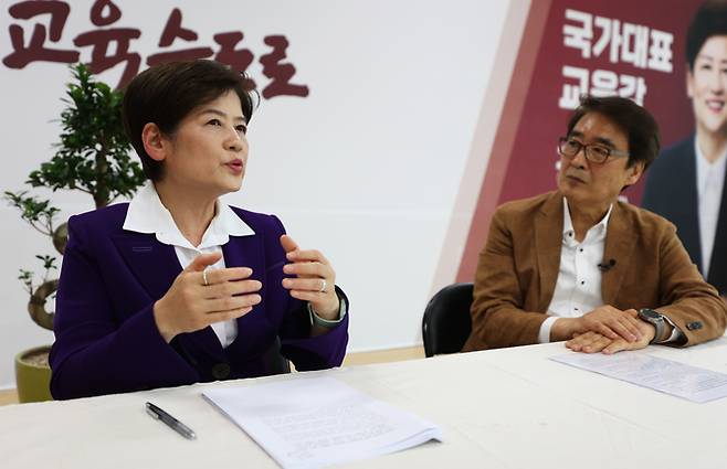 ▲ 강은희 대구시교육감 예비후보가 29일 대구 달서구 두류네거리 선거사무소에서 경북일보TV '만나GO'에 출연하고 있다. 권남인 기자 kni@kyongbuk.com