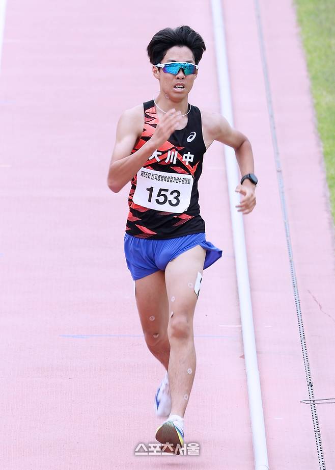 “뛰는 자세가 이상하다고요?”...대천중 김성윤, 종별 5000m 경보 우승 후 탈진