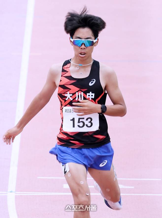 “뛰는 자세가 이상하다고요?”...대천중 김성윤, 종별 5000m 경보 우승 후 탈진