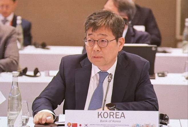 유상대 한국은행 부총재가 3일(현지시간) 우즈베키스탄 사마르칸트에서 개최된 ASEAN+3 재무장관·중앙은행 총재 회의에서 발언하고 있다. 한국은행